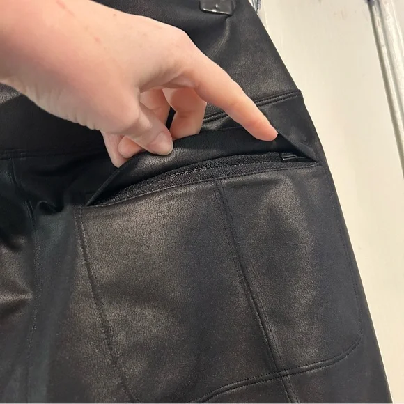 Athleta Delancey Gleam Tight/Leggings in Black - Size Medium - Picture 8 of 11